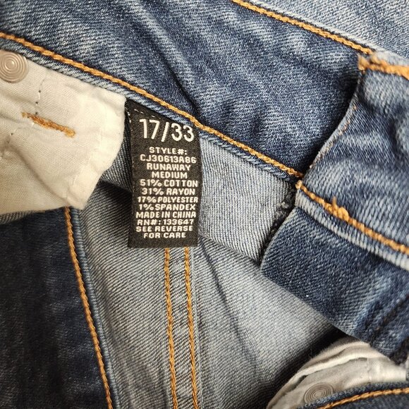 Celebrity Pink Runaway Midi Cuffed Jean Shorts Size 17 Mid Rise Distressed - Picture 4 of 7